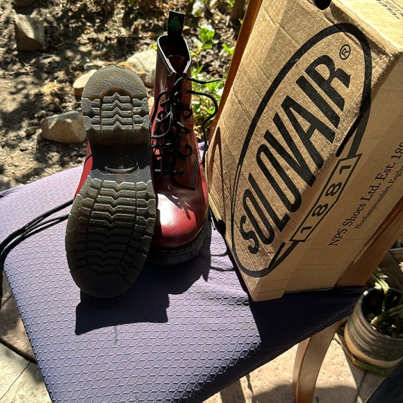 Exclusive Solovair 1881 boots from Northamptonshire England - Picture 2 of 3